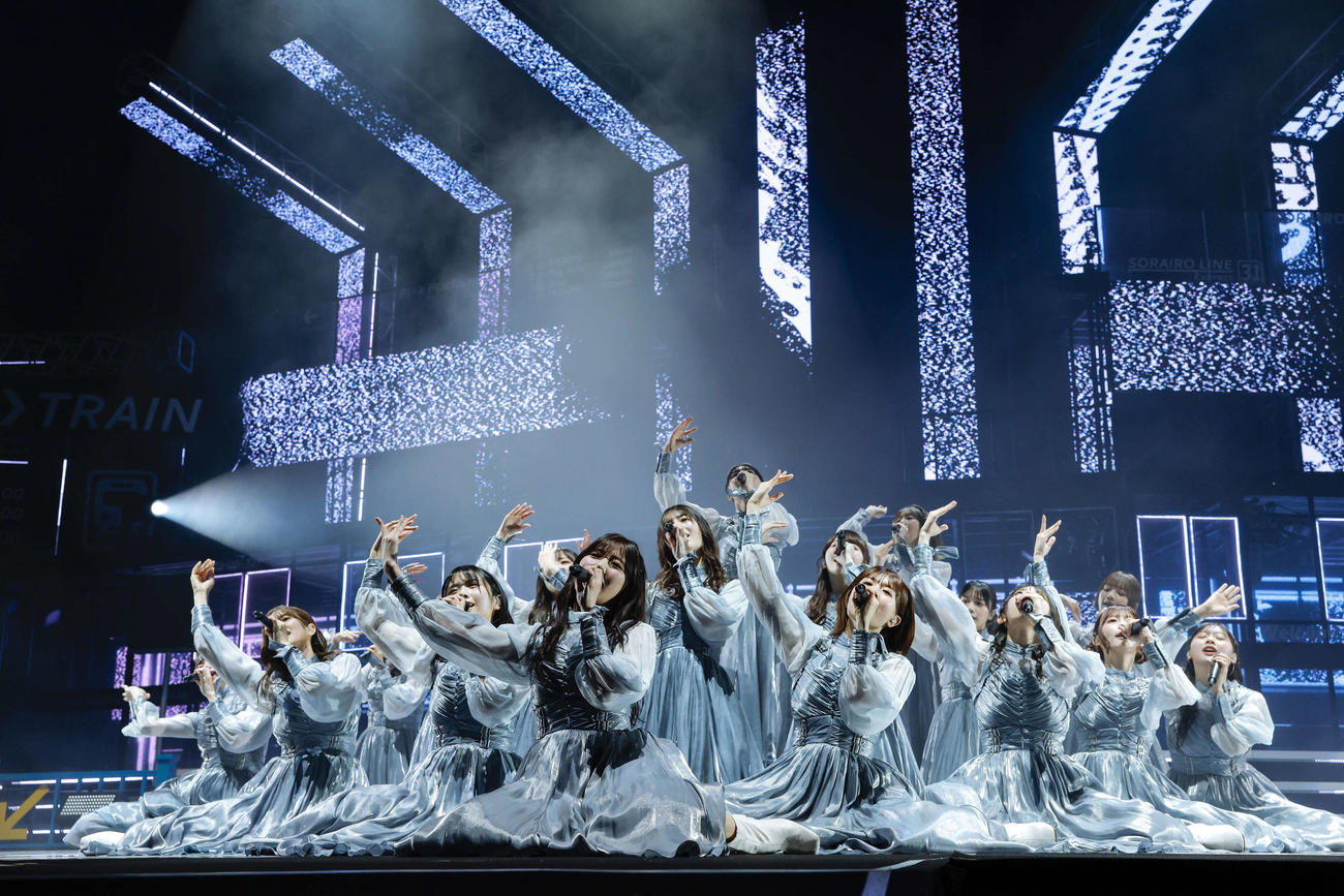 全国ツアー千秋楽公演を開催した日向坂46