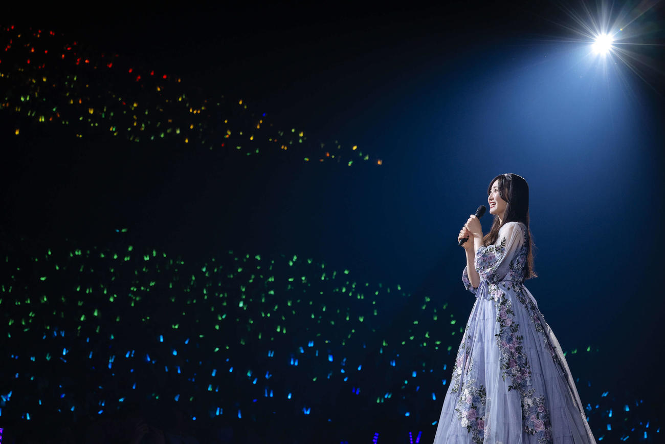 全国ツアーKアリーナ横浜初日公演で日向坂46を卒業した潮紗理菜がファンにあいさつする