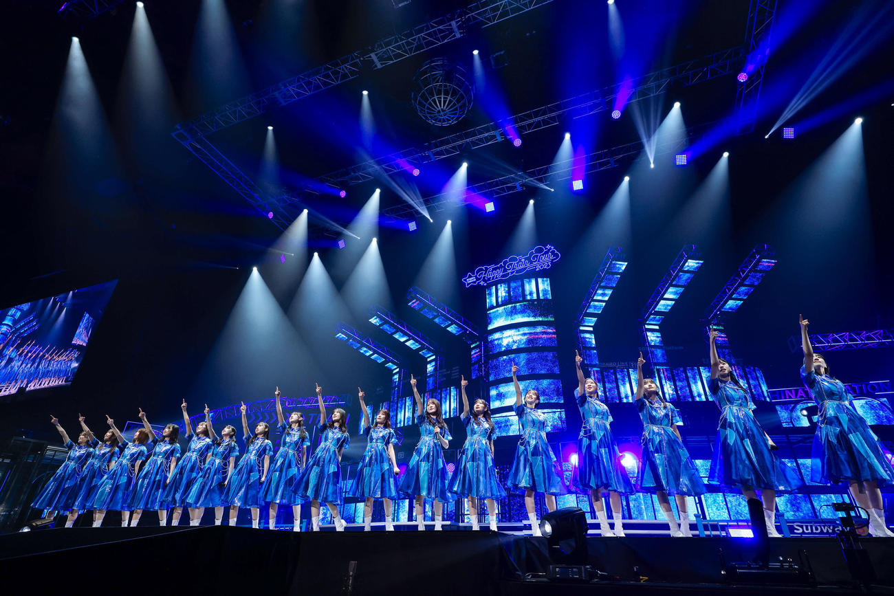 全国ツアーファイナルのKアリーナ横浜公演でパフォーマンスする日向坂46