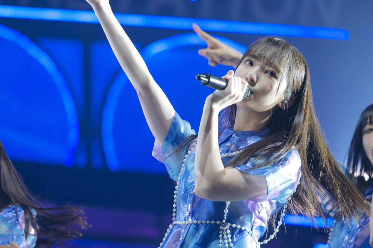 全国ツアーファイナルのKアリーナ横浜公演でパフォーマンスする日向坂46の渡辺莉奈