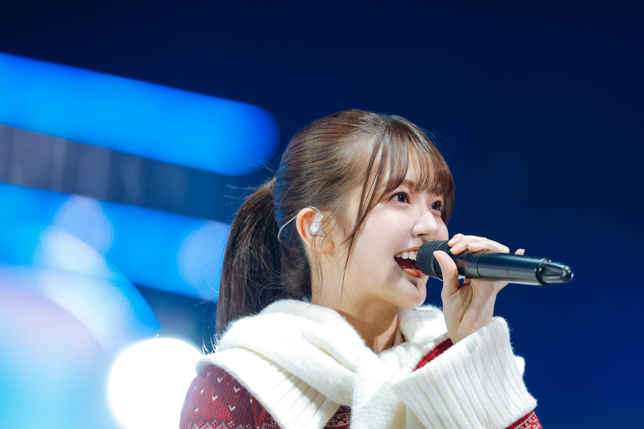 全国ツアーファイナルのKアリーナ横浜公演でパフォーマンスする日向坂46山下葉留花