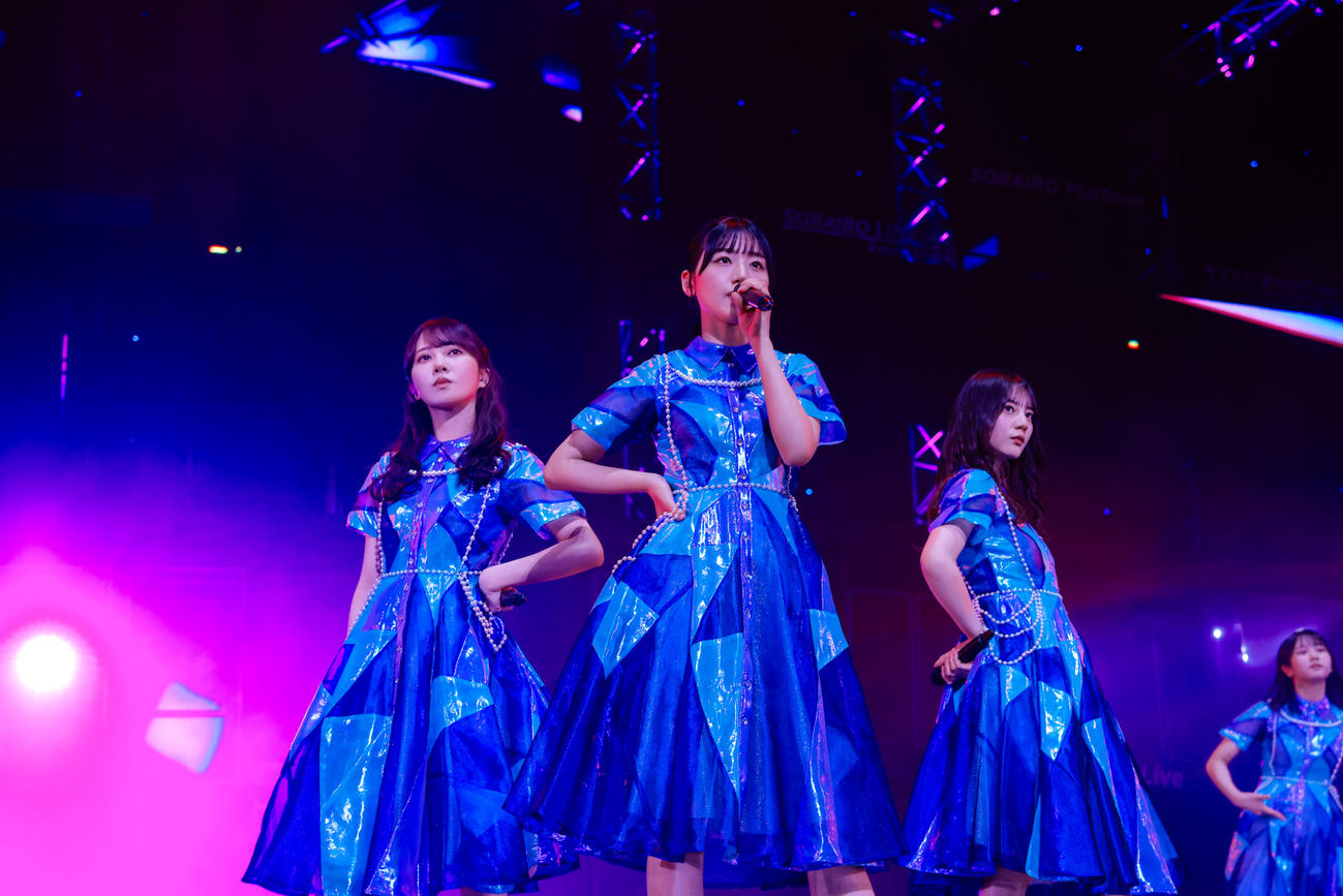 全国ツアーファイナルのKアリーナ横浜公演でパフォーマンスする日向坂46