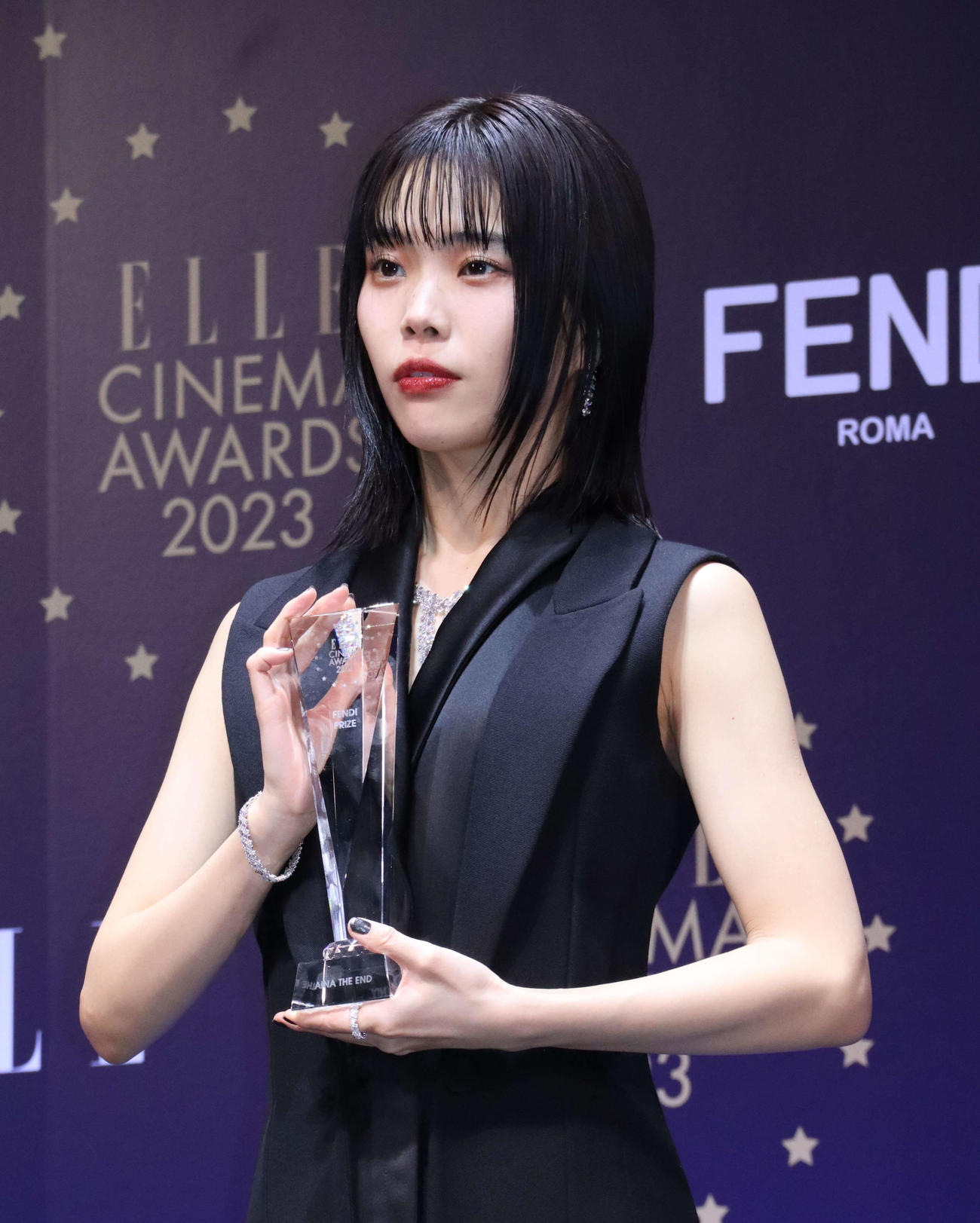 「ELLE CINEMA AWARDS2023」でFENDI賞を受賞したアイナ・ジ・エンド