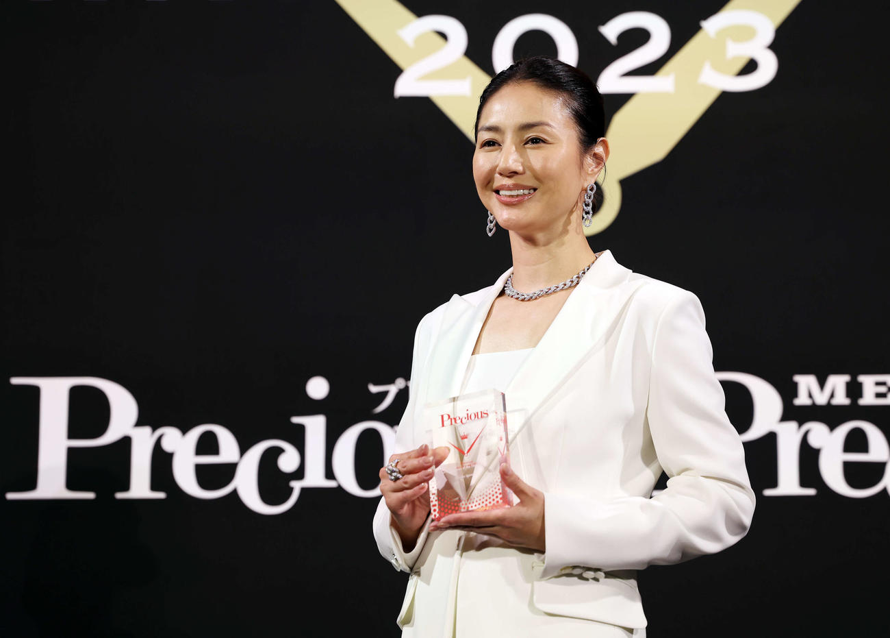 「Precious時の人」を受賞した井川遥（撮影・宮地輝）