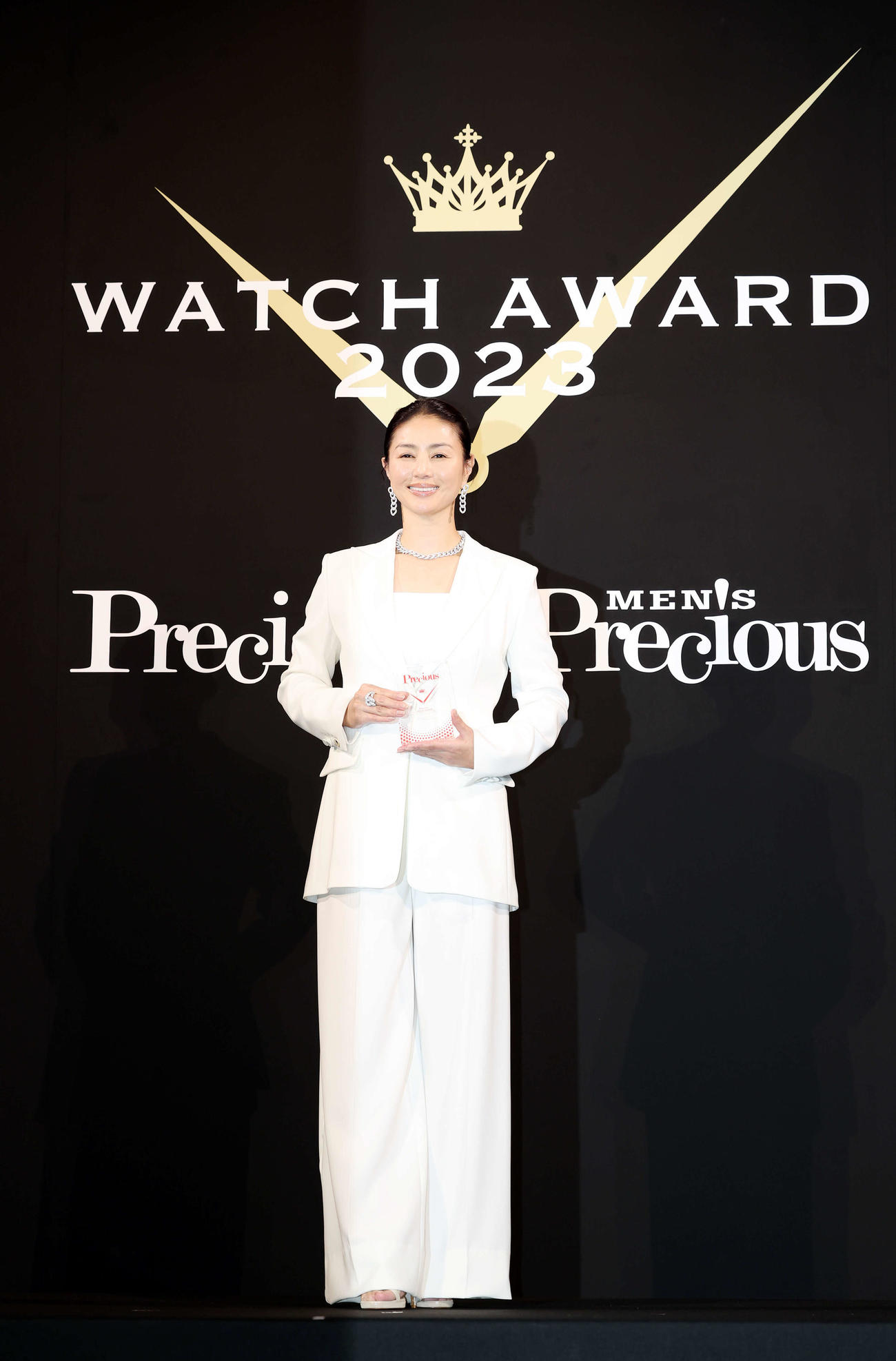 「Precious時の人」を受賞し、笑顔を見せる井川遥（撮影・宮地輝）
