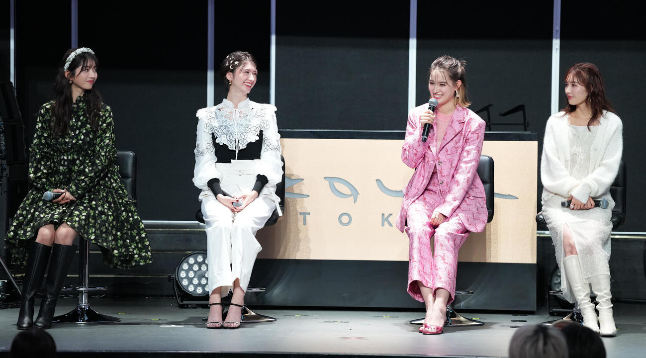 「CHANGE YOUR LIFE！2023 FINAL」CanCamステージでトークする、左から小室安未、菜波、トラウデン直美、ほのか（撮影・鈴木みどり）