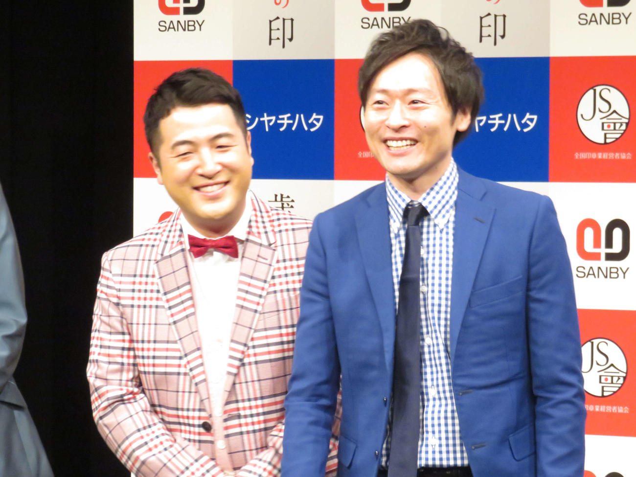 和牛の水田信二（左）と川西賢志郎（18年12月撮影）