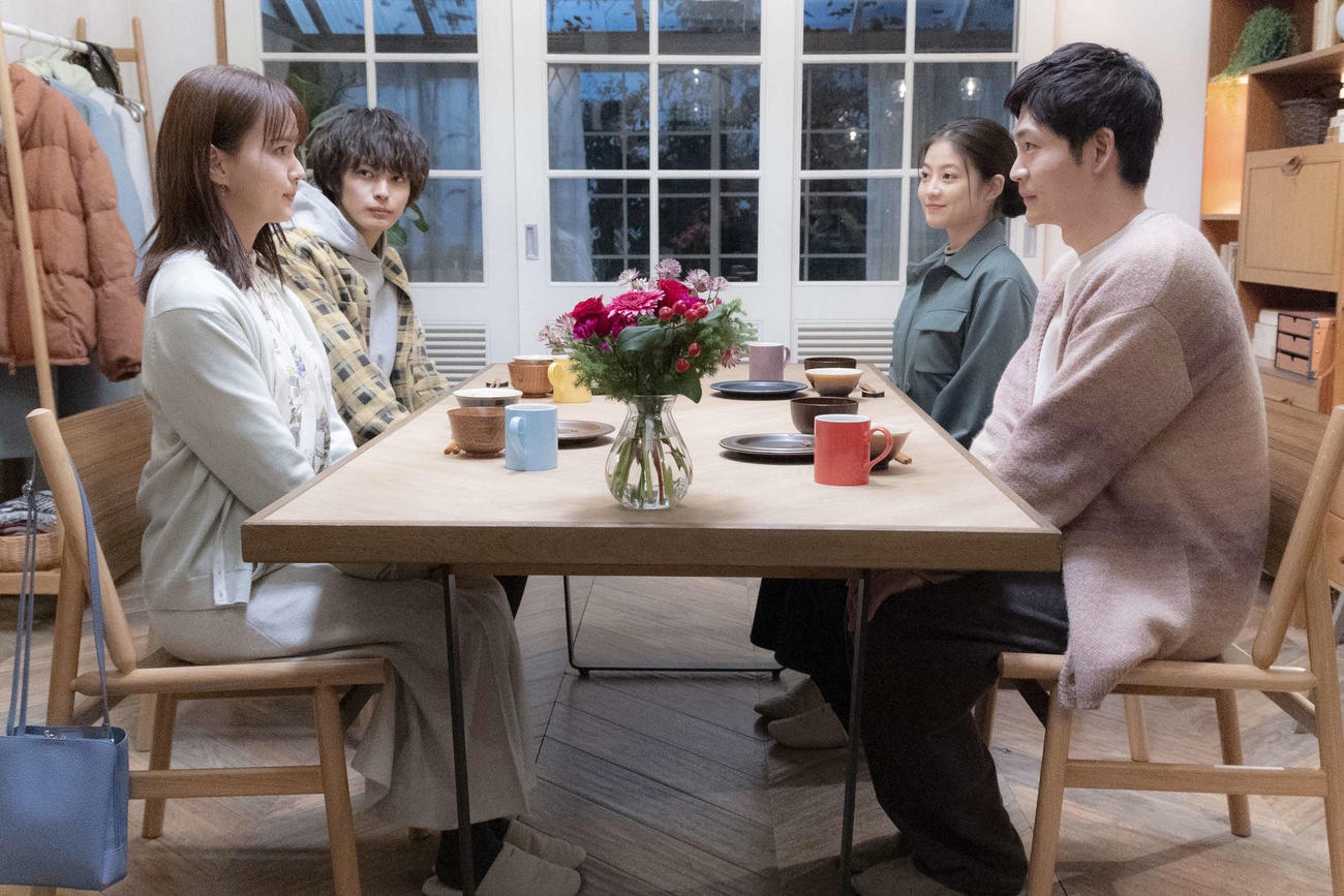 フジテレビ系「いちばんすきな花」に出演する左から多部未華子、神尾楓珠、今田美桜、松下洸平(C)フジテレビ