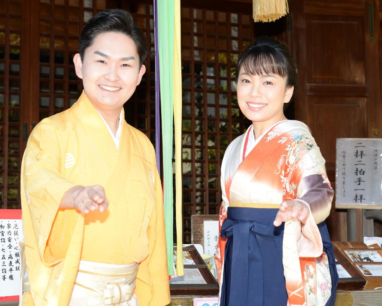 新曲「王手！」のヒット祈願を行った彩青と杜このみ