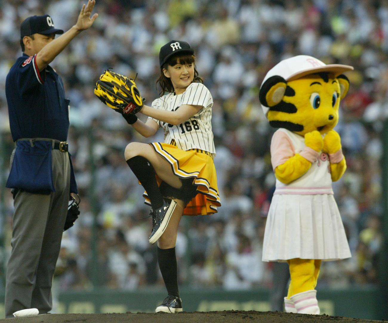 始球式を行った千秋（2003年7月撮影）