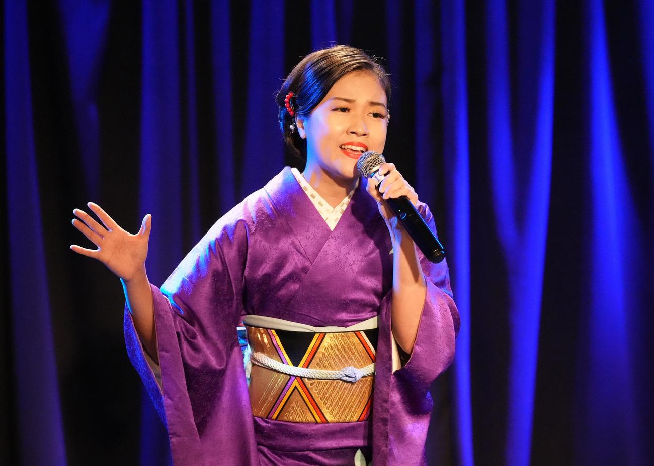 新曲「大川くだり」など全21曲を熱唱した出光仁美