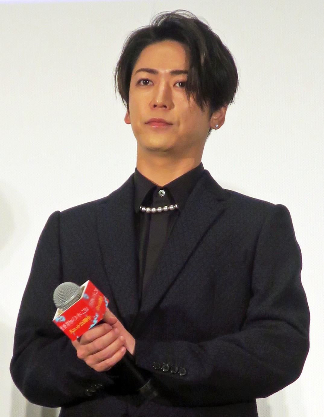 主演映画「怪物の木こり」公開後舞台あいさつに登場した亀梨和也