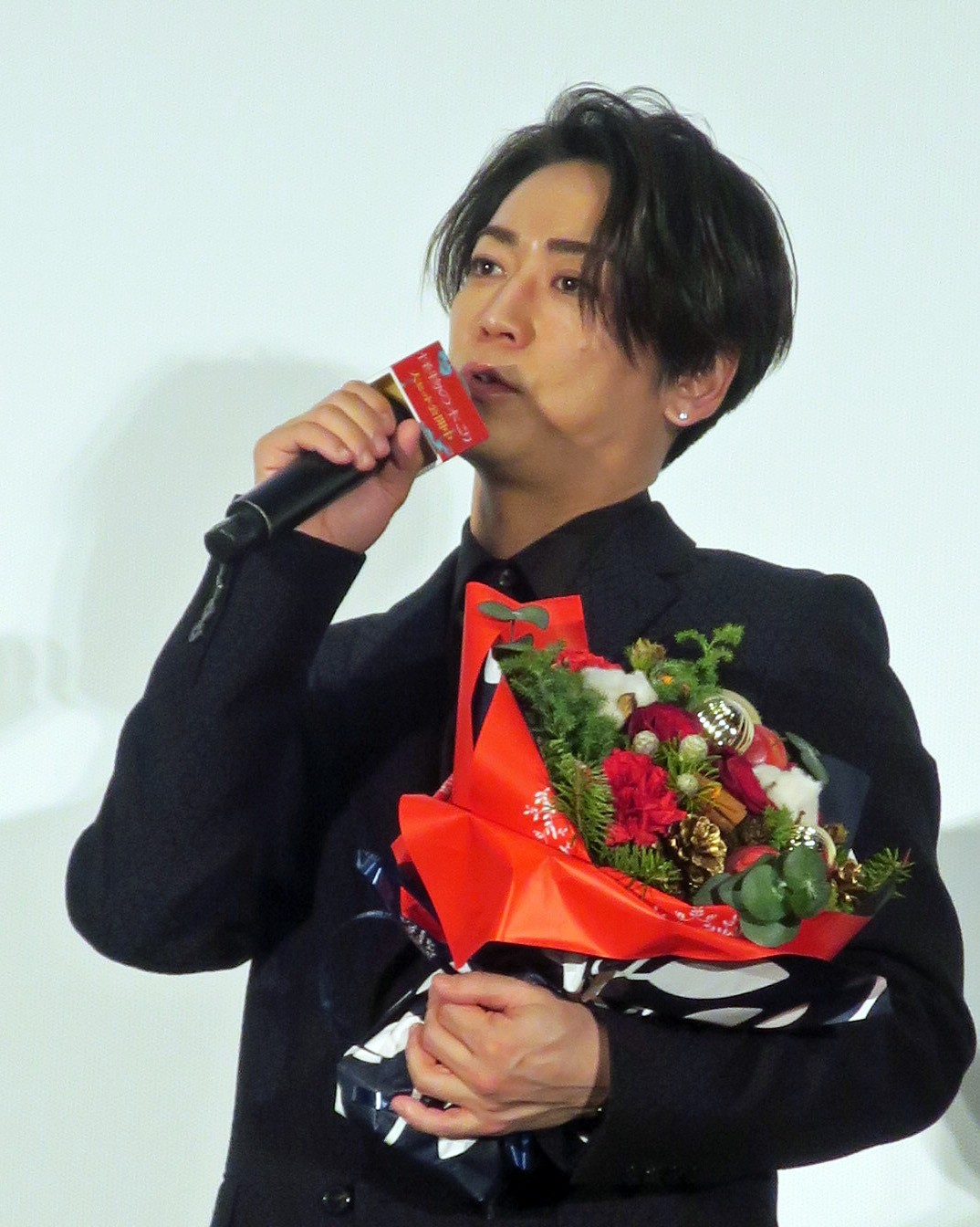 主演映画「怪物の木こり」公開後舞台あいさつに登場した亀梨和也