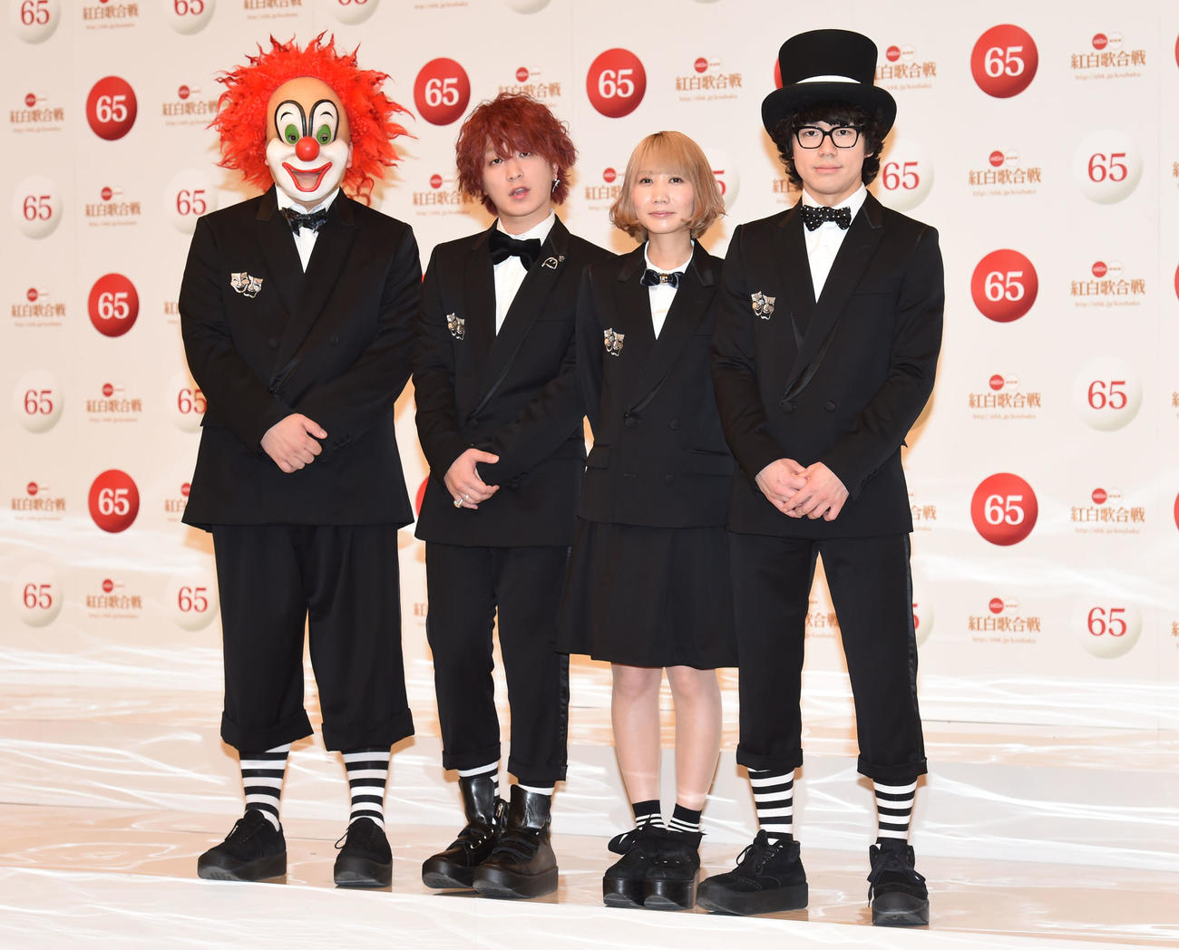 SEKAI NO OWARI　左からDJ LOVE、Fukase、Saori、Nakajin＝2014年11月26日