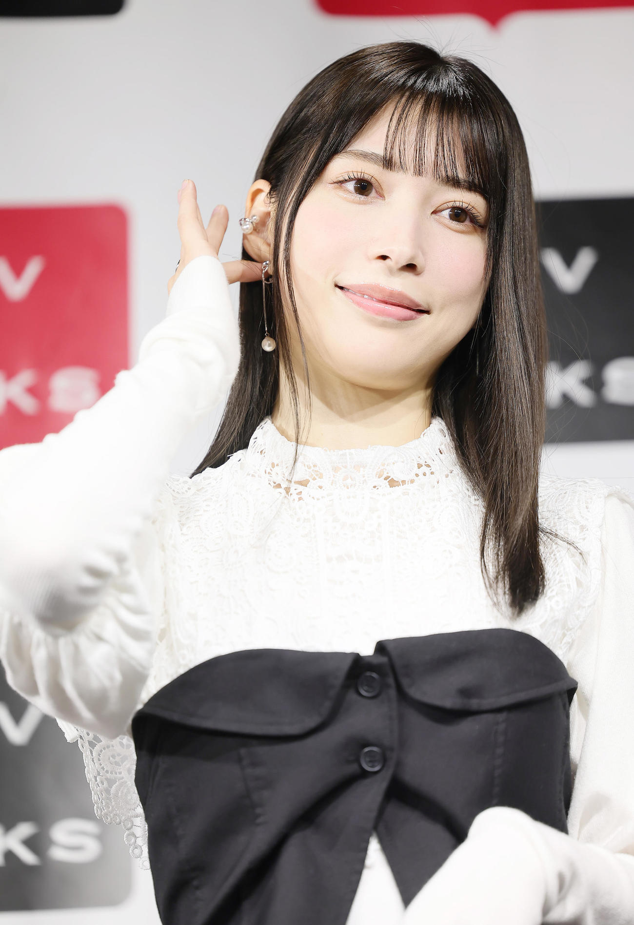 カレンダー発売記念イベントに登場した雪平莉左（撮影・足立雅史）