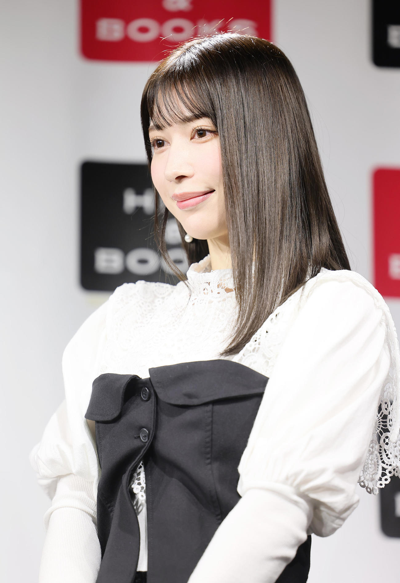 カレンダー発売記念イベントに登場した雪平莉左（撮影・足立雅史）