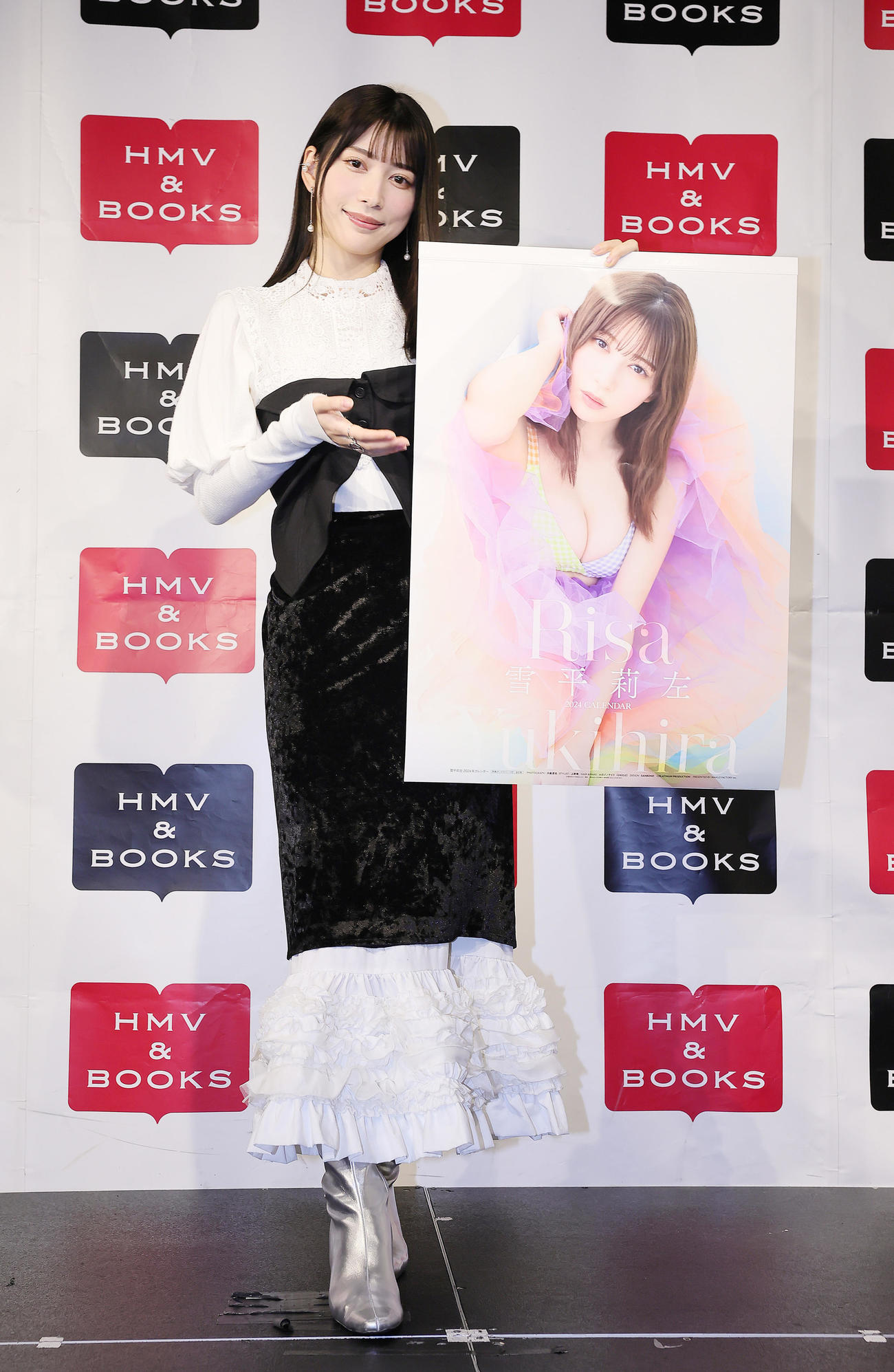 カレンダー発売記念イベントに登場した雪平莉左（撮影・足立雅史）