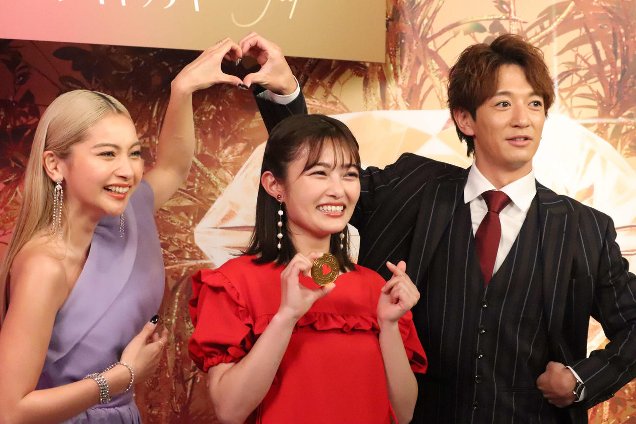 ABEMAオリジナル新作番組「LOVE CATCHER Japan」レセプションパーティーに登壇した、左からゆきぽよ、井上咲楽、大倉士門（撮影・加藤理沙）