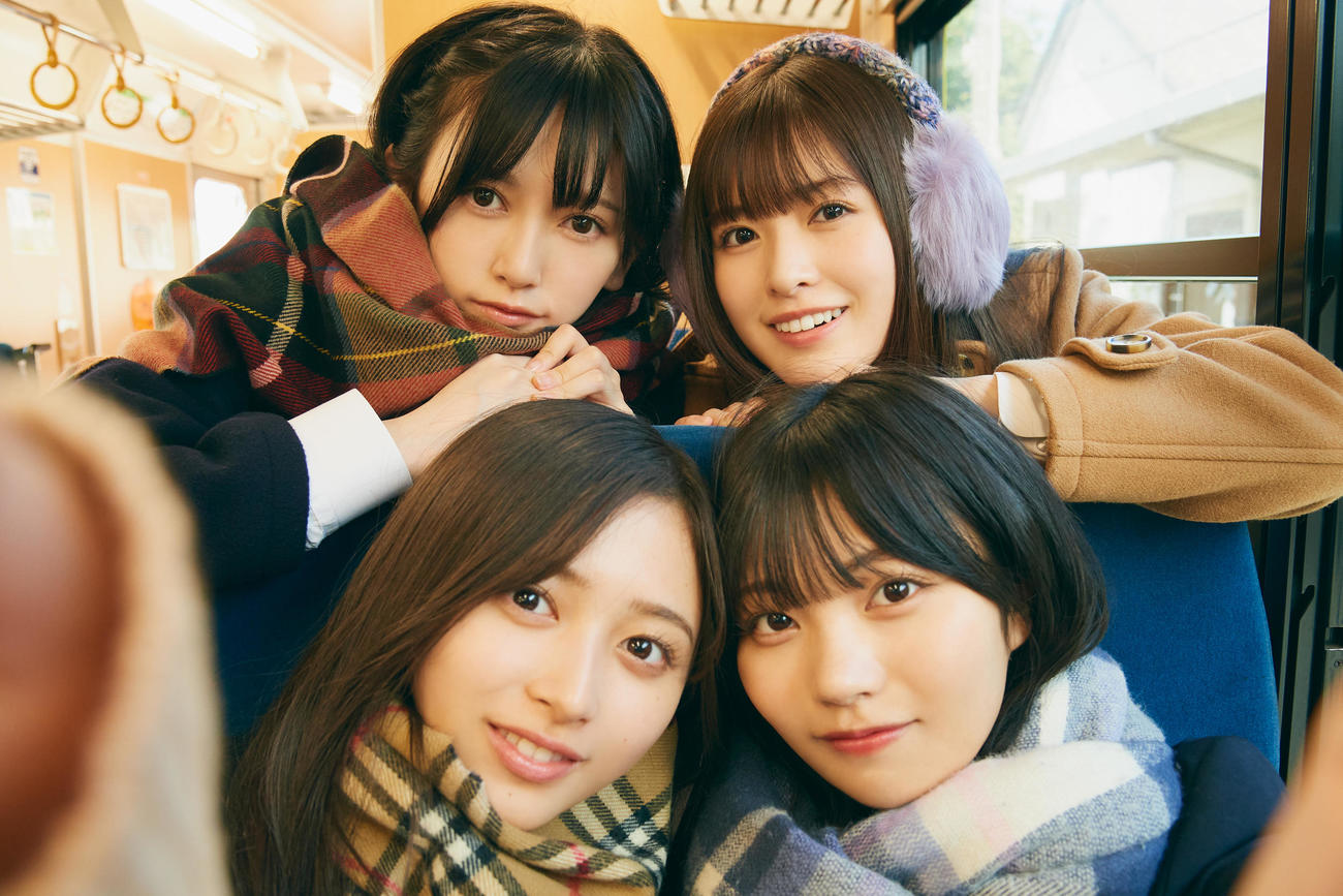 乃木坂46の5期生写真集の先行カット。上段左から池田瑛紗、小川彩。下段左から井上和、中西アルノ（撮影／Sakai De Jun）