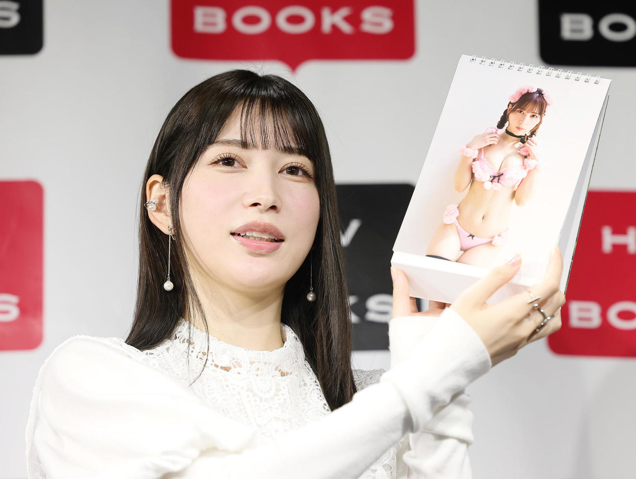 カレンダー発売記念イベントに登場した雪平莉左（撮影・足立雅史）