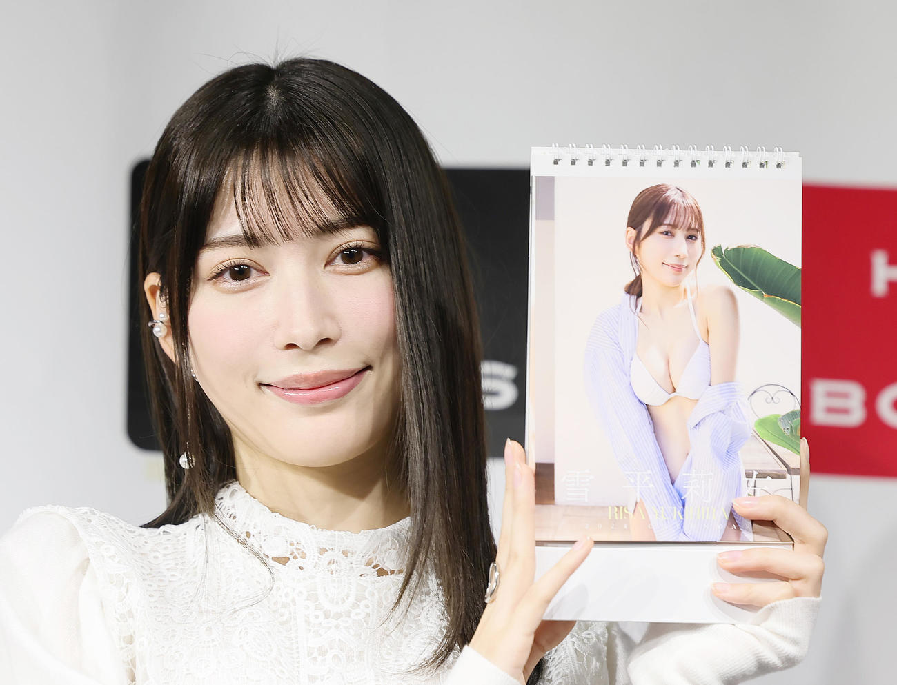 カレンダー発売記念イベントに登場し、笑顔を見せる雪平莉左（撮影・足立雅史）