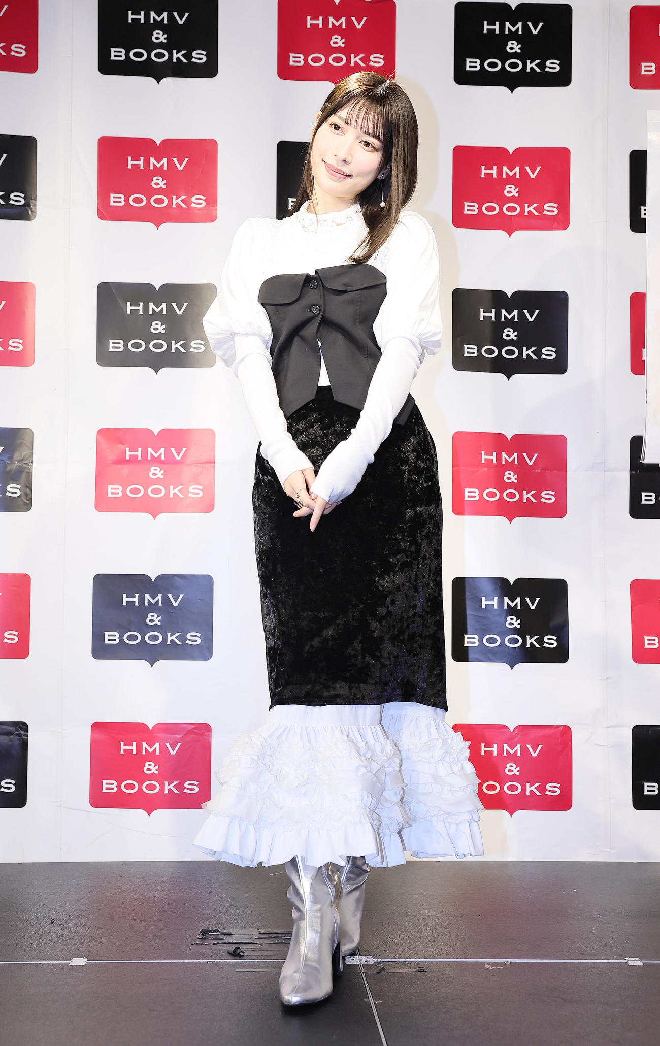 カレンダー発売記念イベントに登場した雪平莉左（撮影・足立雅史）