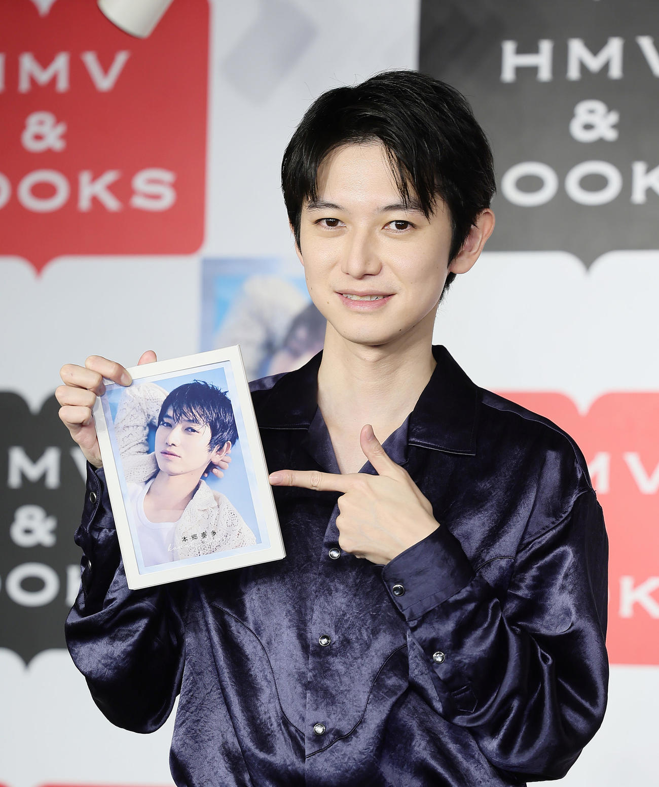 カレンダー発売記念イベントに登場した本郷奏多（撮影・足立雅史）