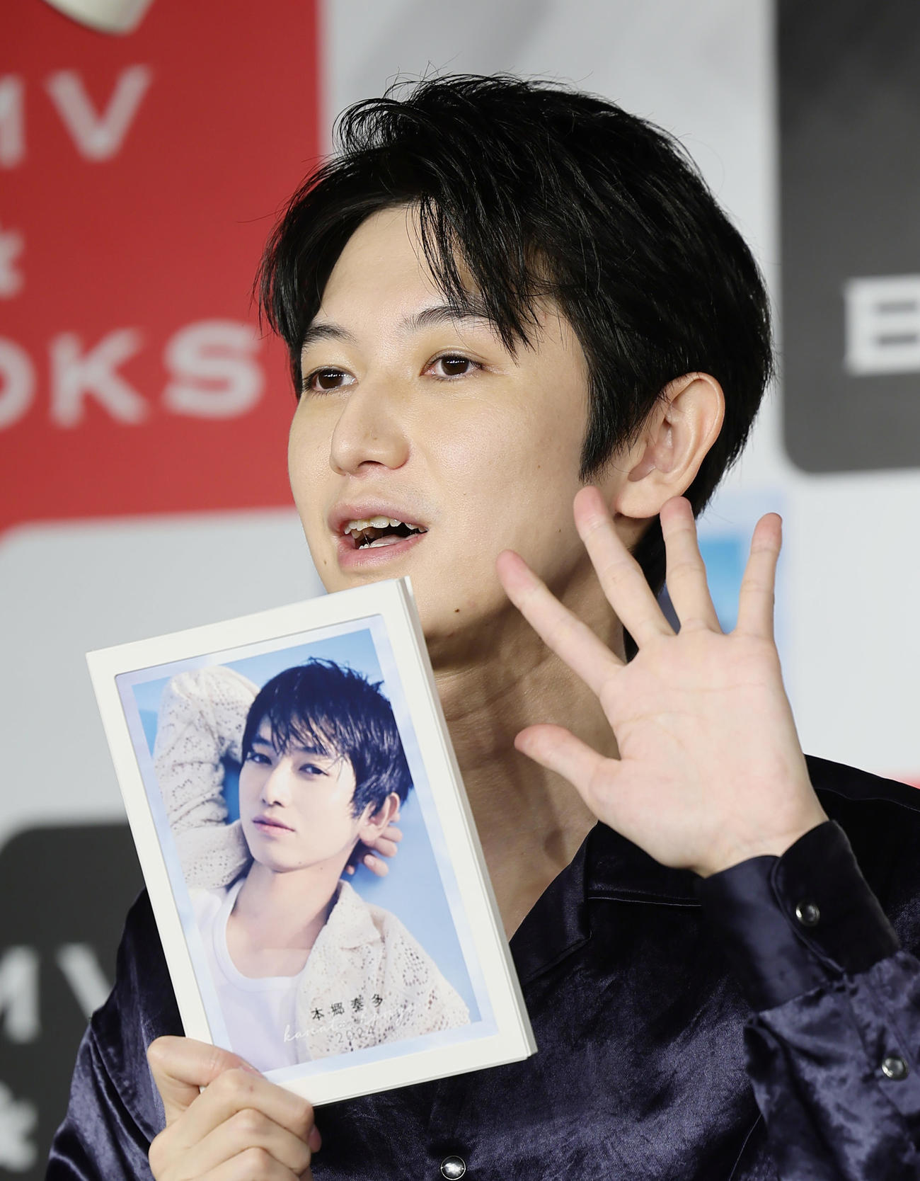 カレンダー発売記念イベントに登場した本郷奏多（撮影・足立雅史）