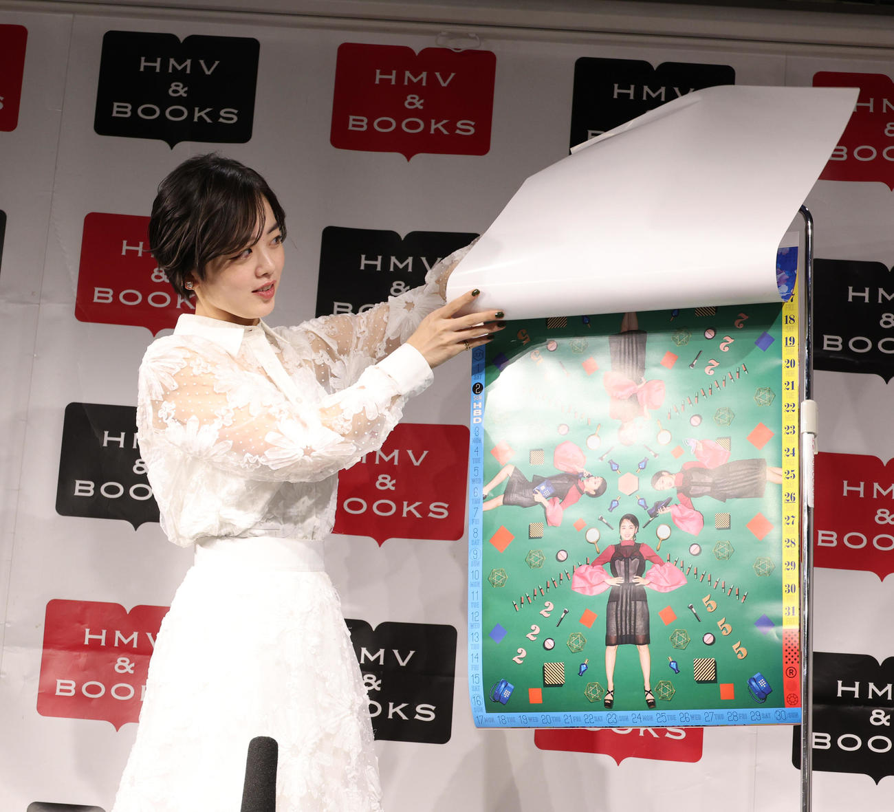 都内でカレンダー発売イベントを行った伊原六花（撮影・中島郁夫）