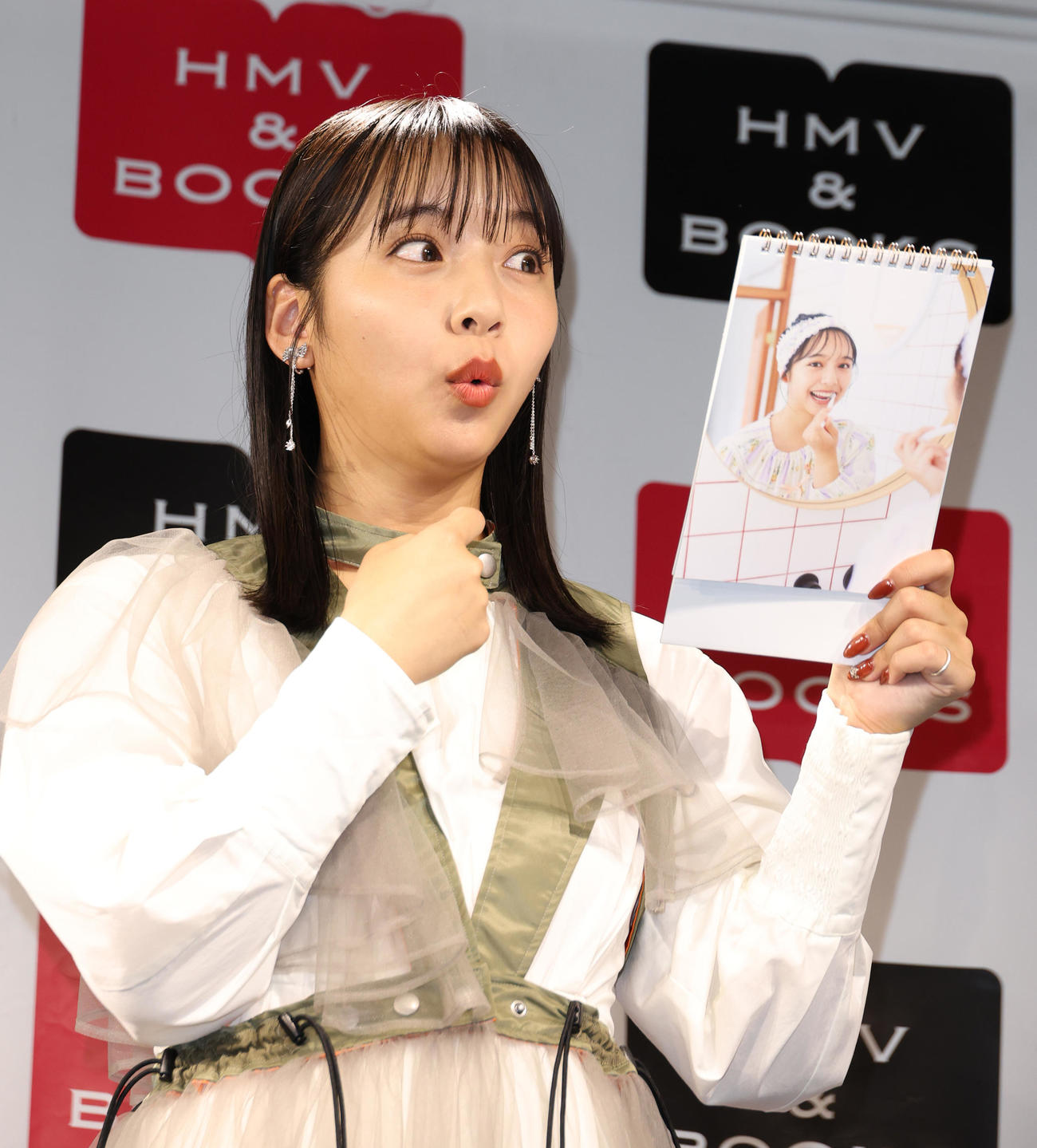 都内でカレンダー発売イベントを行った山之内すず（撮影・中島郁夫）