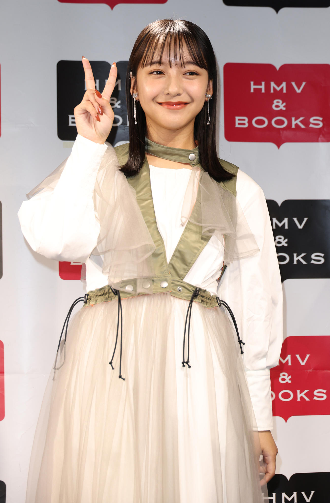 都内でカレンダー発売イベントを行った山之内すず（撮影・中島郁夫）