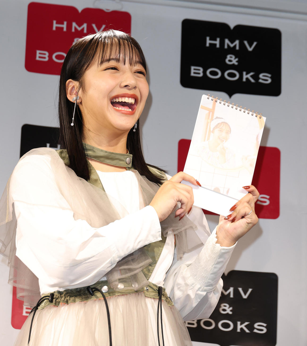 都内でカレンダー発売イベントを行った山之内すず（撮影・中島郁夫）