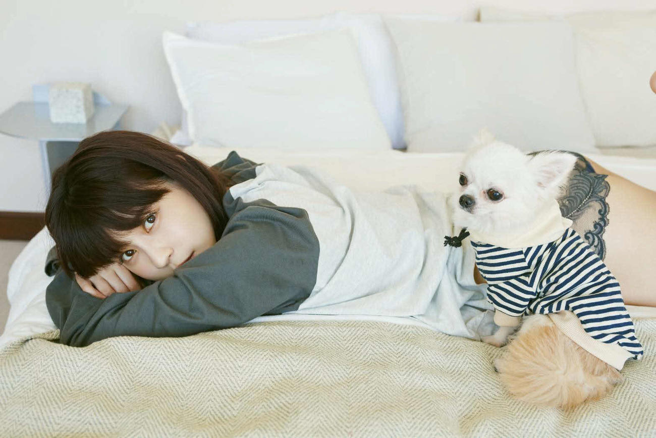 「岸明日香カレンダー2024」収録カット(C)Stardust Promotion，lnc．