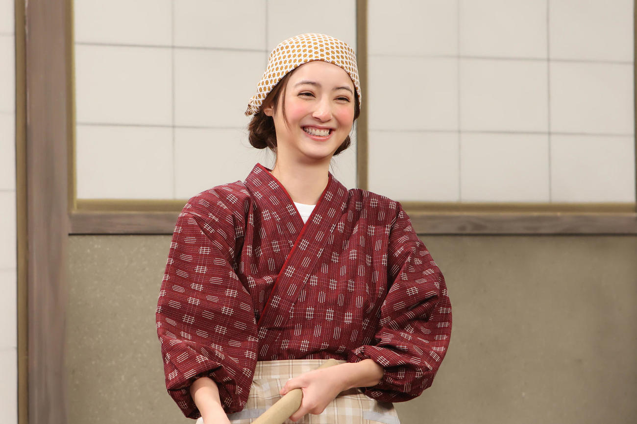 「ドリフに大挑戦！　ドリフ結成60周年　爆笑大新年会SP」に出演する佐々木希（C）フジテレビ