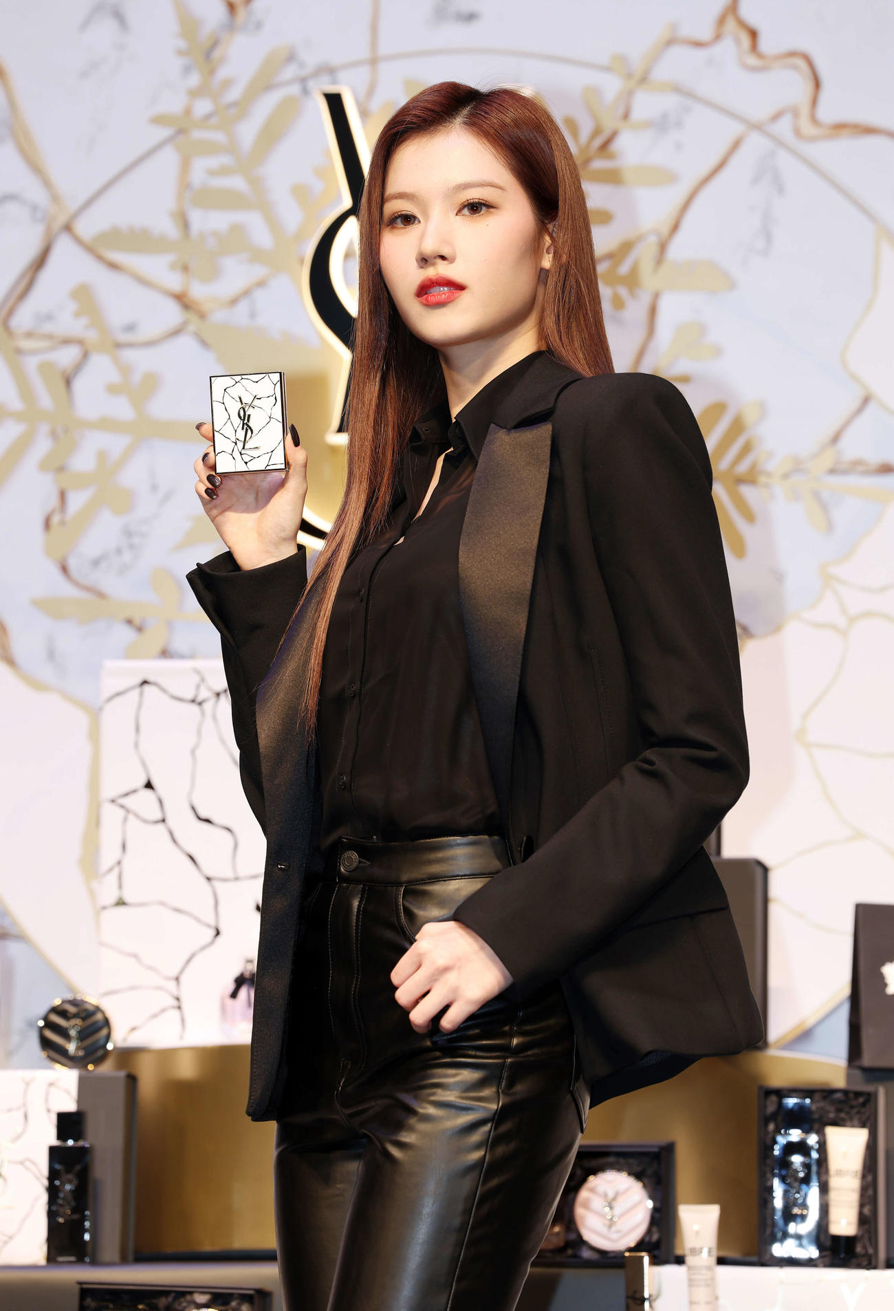 イヴ・サンローラン・ボーテジャパンアンバサダーに就任したTWICEのSANA（撮影・宮地輝）