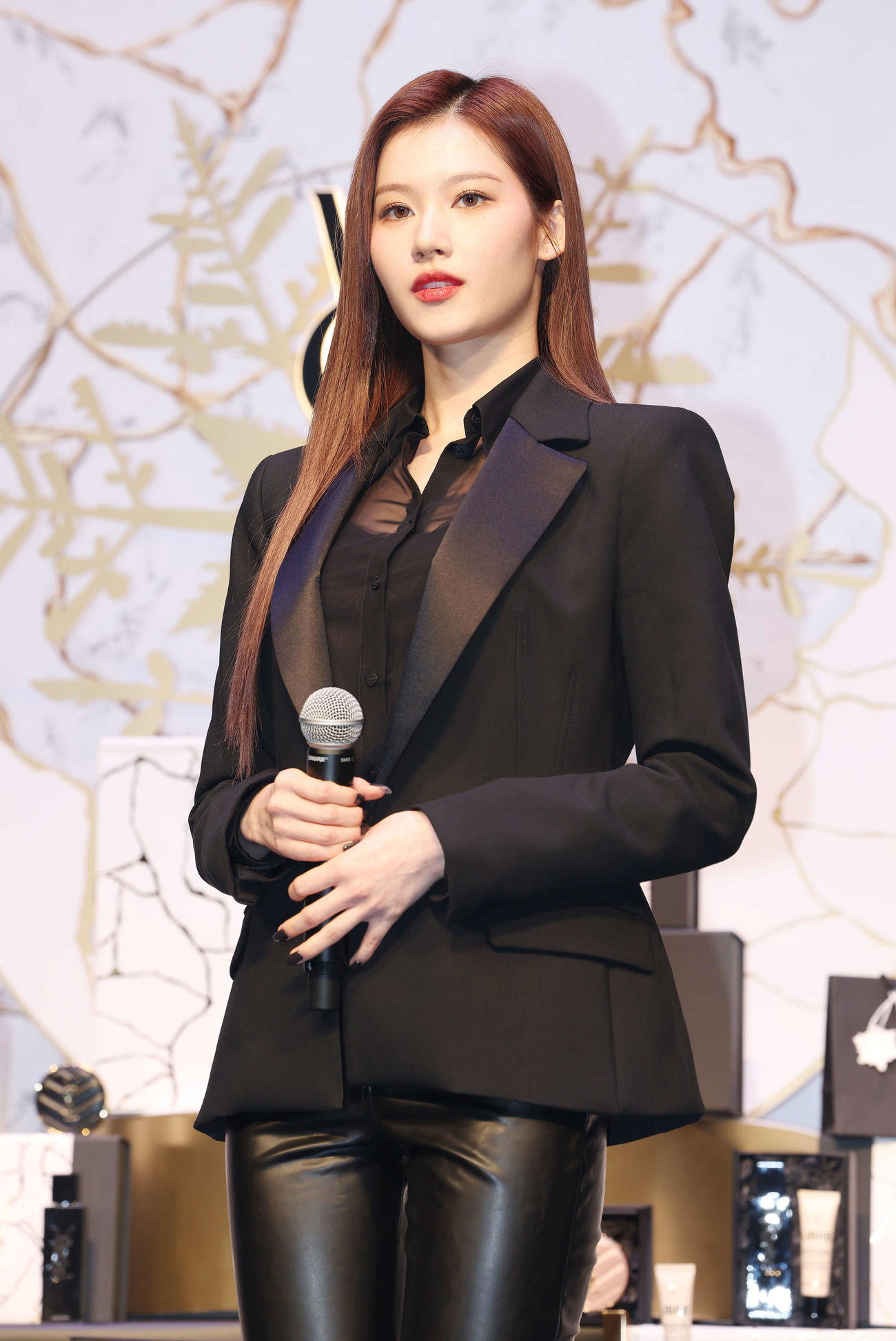 イヴ・サンローラン・ボーテジャパンアンバサダーに就任したTWICEのSANA（撮影・宮地輝）