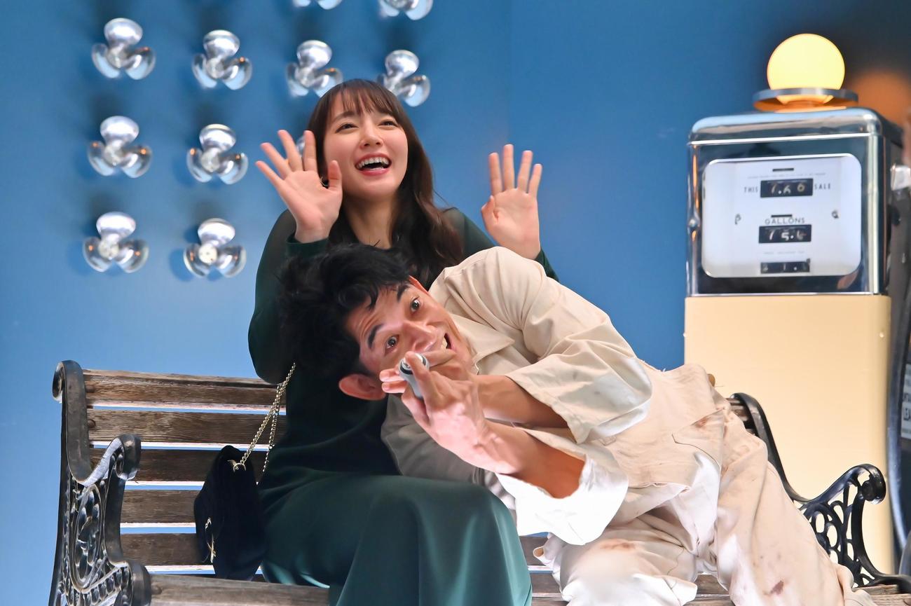 「時をかけるな、恋人たち」に出演する吉岡里帆、永山瑛太（C）カンテレ