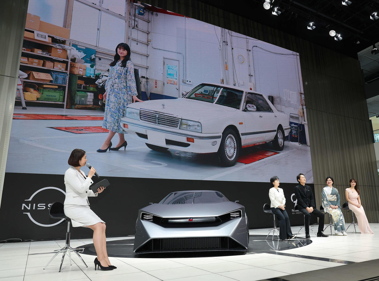愛車シーマについてトークする伊藤かずえ（右から2人目）（撮影・河田真司）