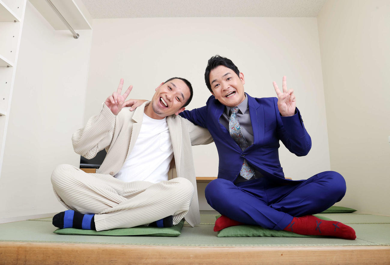 千鳥の大悟（左）とノブ（2022年7月撮影）