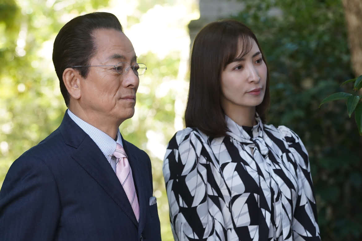テレビ朝日系「相棒」元日SPに出演する左から水谷豊、真飛聖