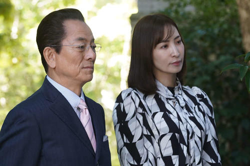 テレビ朝日系「相棒」元日SPに出演する左から水谷豊、真飛聖