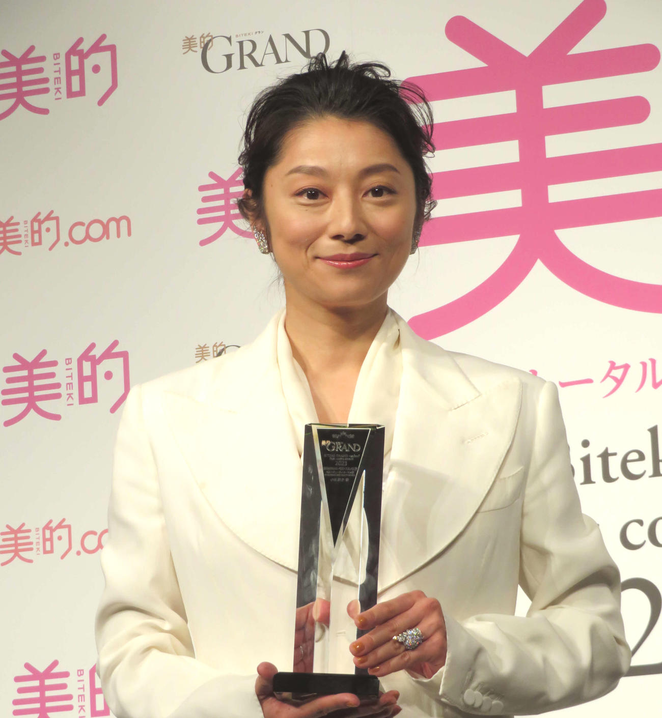 2023美的GRANDベストビューティウーマンに選ばれた小池栄子（撮影・村上幸将）