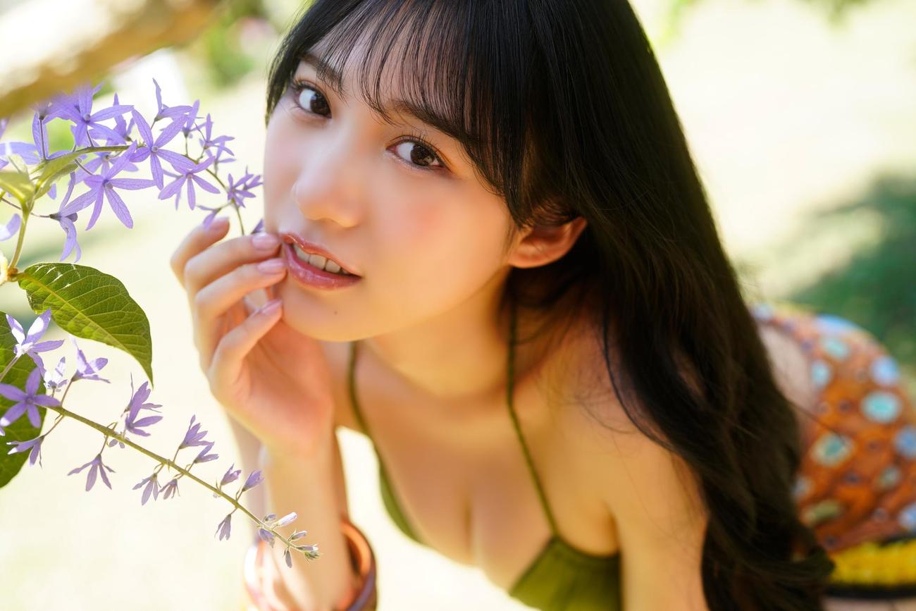 「グラビアザテレビジョン」のグラビアに登場している横野すみれ（C）KADOKAWA／佐藤佑一