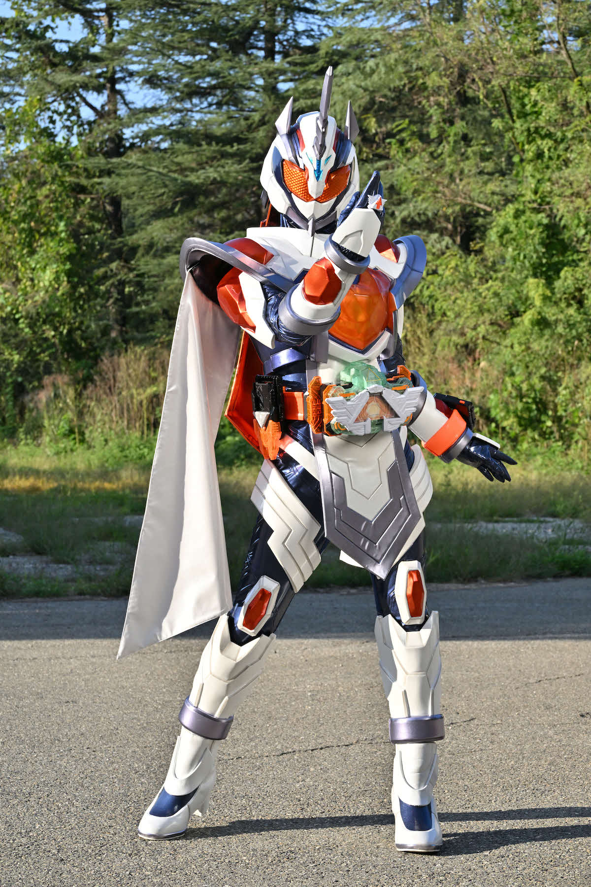 松本麗世演じるヒロイン・九堂りんねが変身する仮面ライダーマジェード（C）2023「ガッチャード／ギーツ」製作委員会
