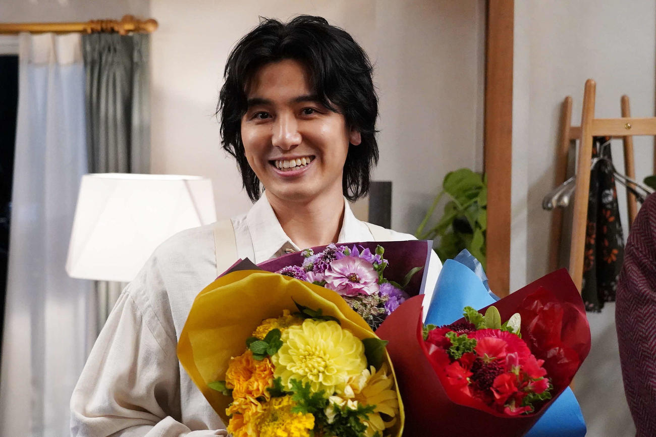 フジテレビ系「いちばんすきな花」でサプライズ登場した藤井風(C)フジテレビ