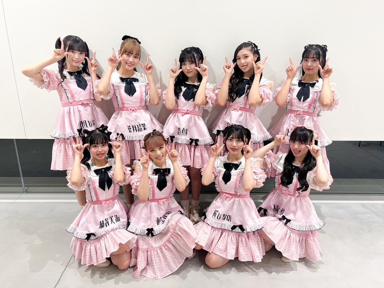 より絆が深まった1年を締めくくるべく29日のライブに臨む、いぎなり東北産の上段左から律月ひかる、葉月結菜、吉瀬真珠、安杜羽加、北美梨寧、下段左から藤谷美海、伊達花彩、桜ひなの、橘花怜