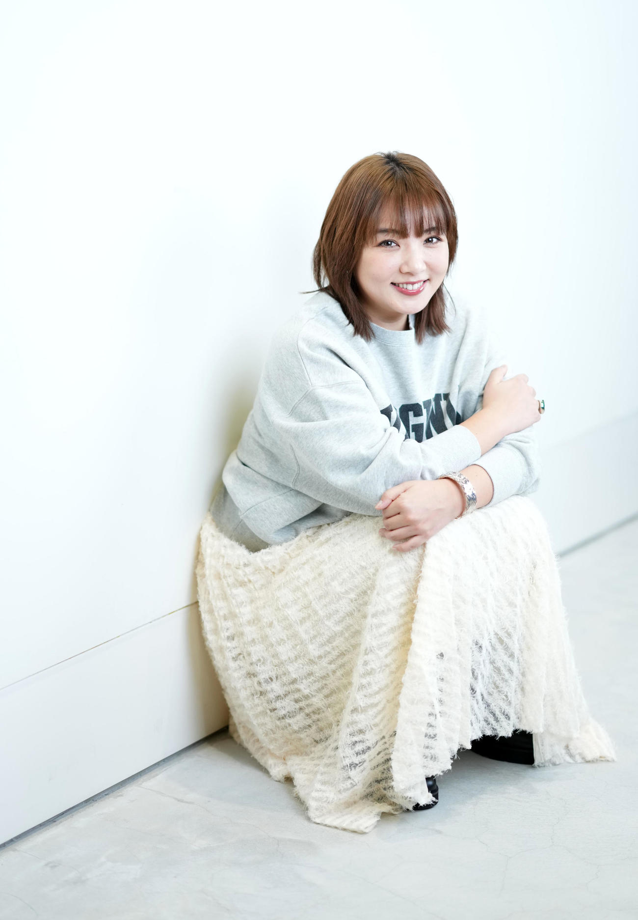 人懐っこい笑顔でカメラを見つめる野呂佳代さん（撮影・横山健太）