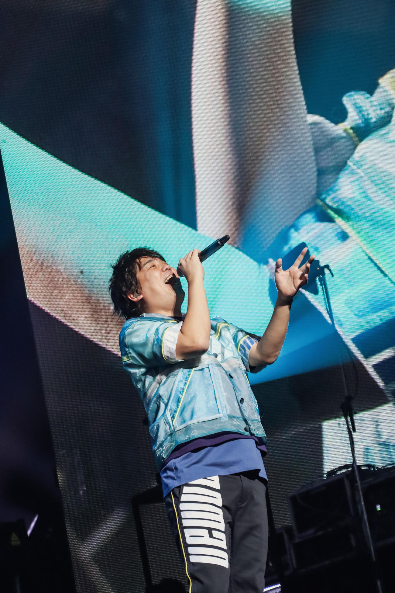 日本武道館で20周年記念ツアーのファイナル公演を行ったスキマスイッチの大橋卓弥（撮影・福政良治）