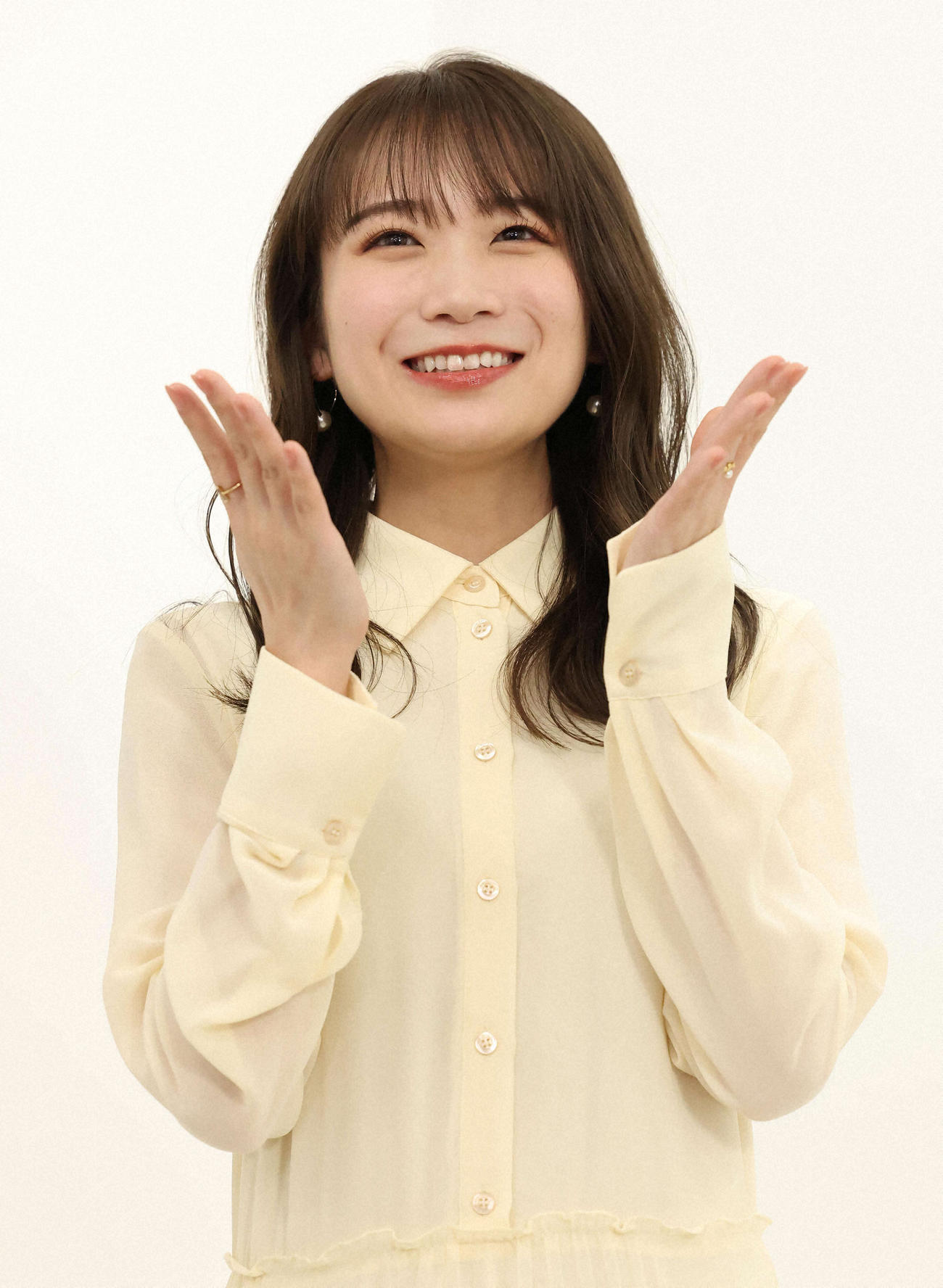 秋元真夏（2023年2月撮影）