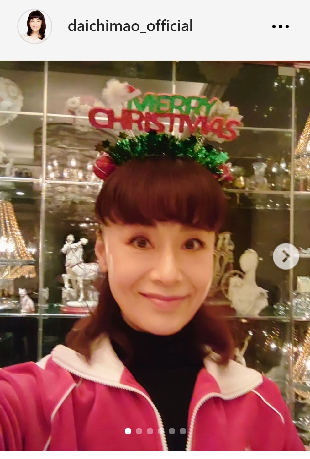 クリスマス仕様のカチューシャつけた大地真央（大地真央のインスタグラムから）